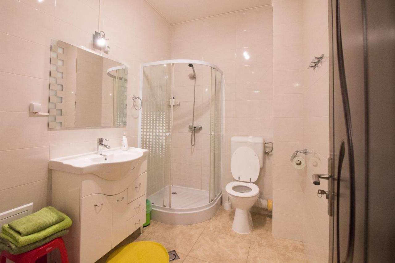 Intim Studio Flat Arad Exterior foto