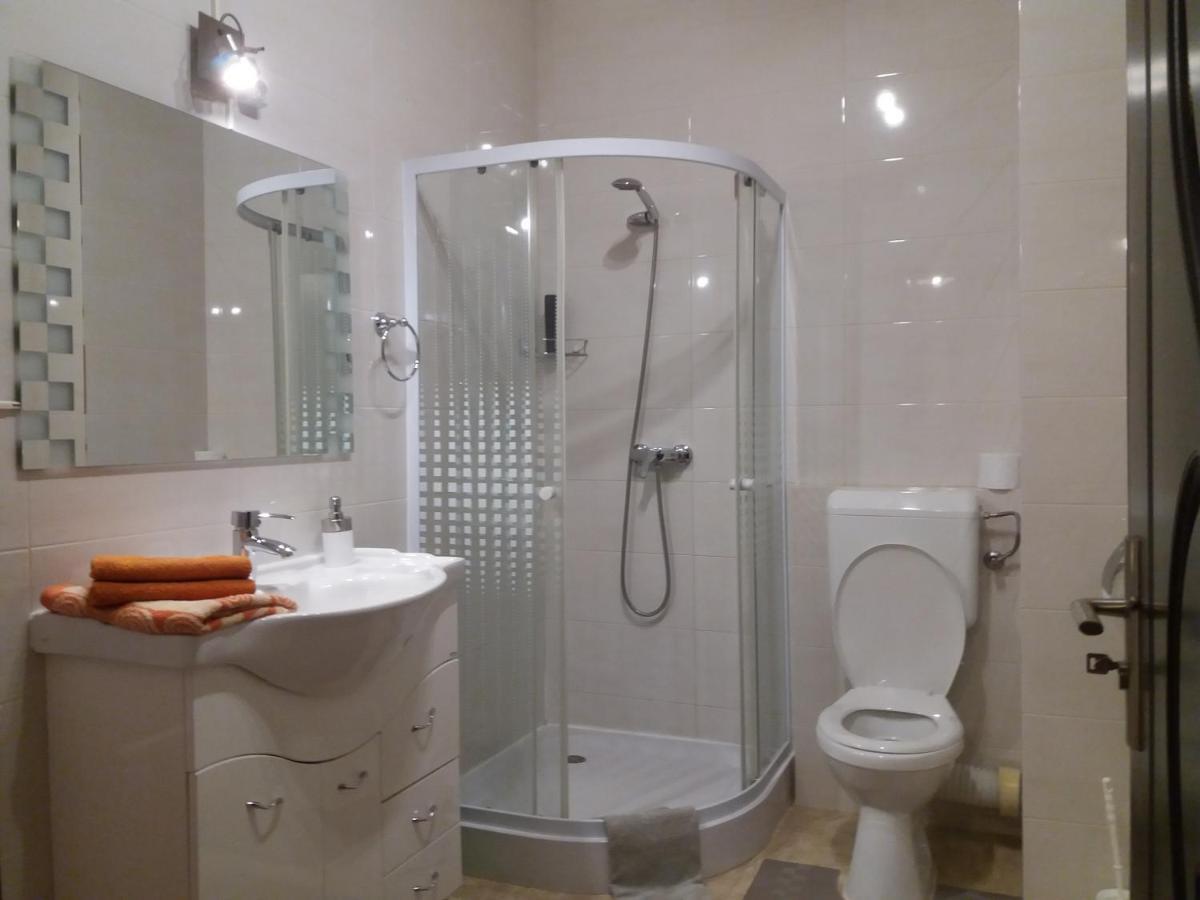 Intim Studio Flat Arad Exterior foto